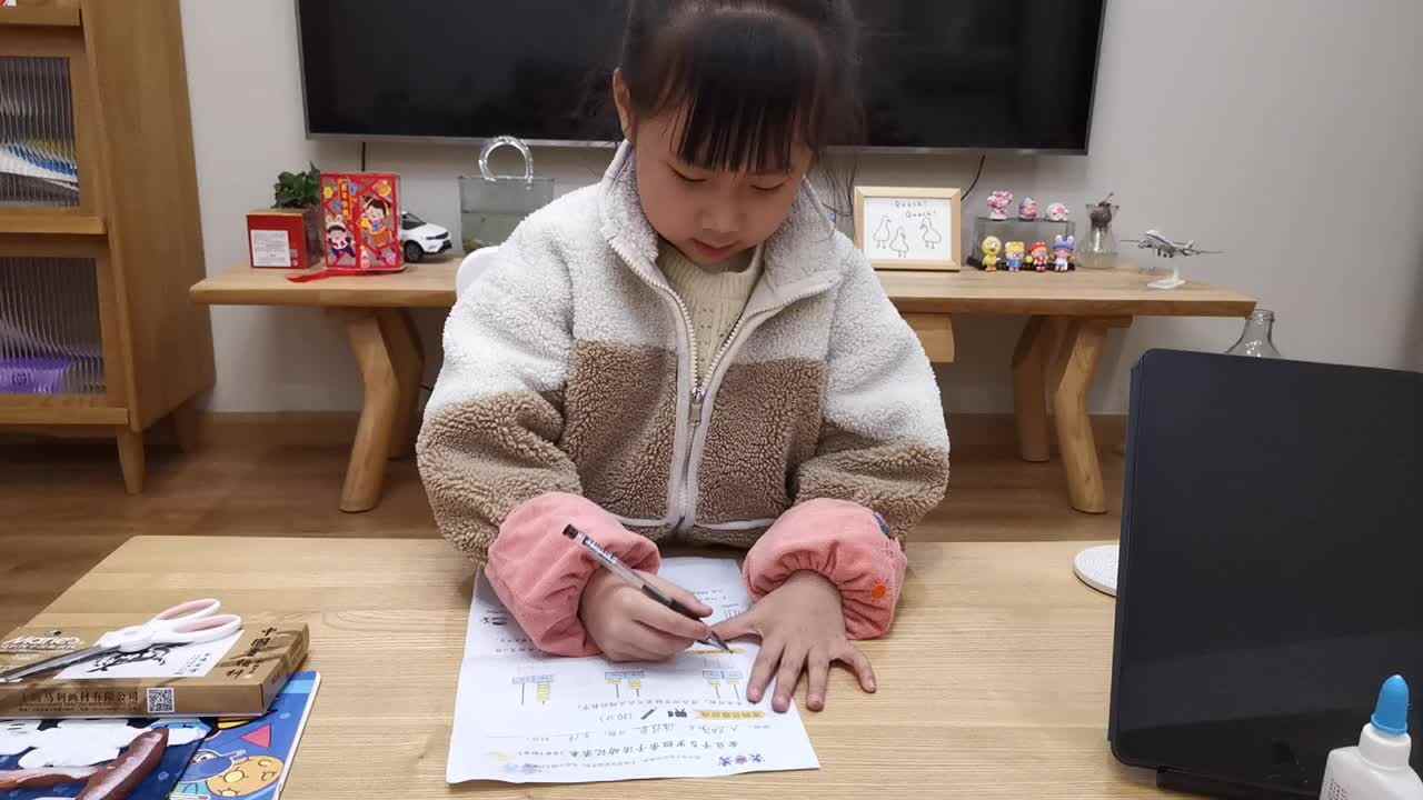 2023级B班徐瑾歆闯关练习20220416亲子活动记录表.mp4