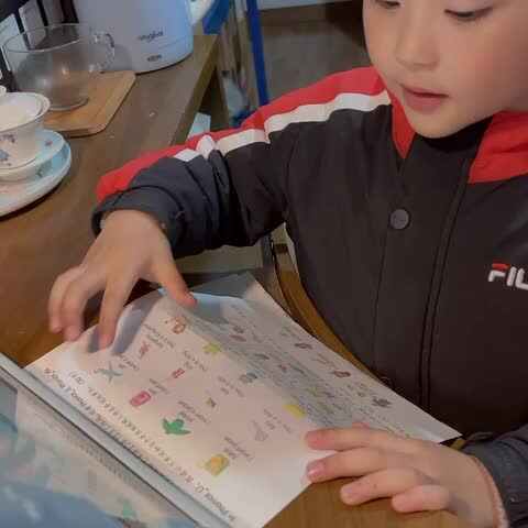 学B班丶李北辰跟读英语.MOV