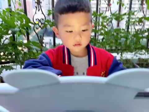 中B班丶李北洋跟读英语439F-AAE4-EE9B5D3ADB10.MOV