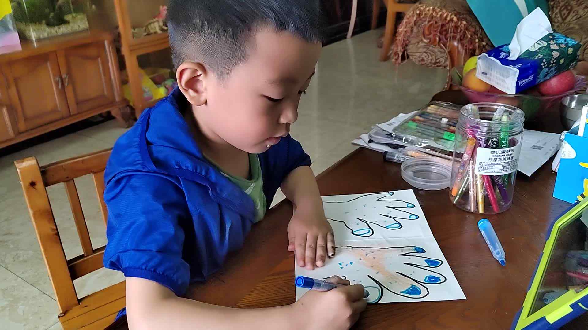 弹钢琴的小手.mp4