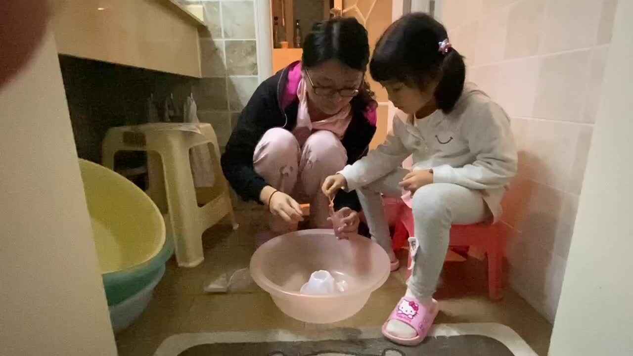 2022.5.17《科学小实验-火山喷发》.MOV