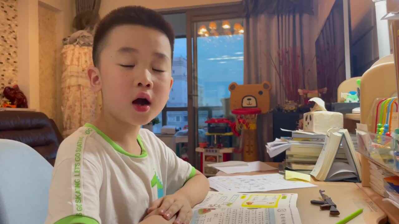 2022.5.12家庭作业 阅读《美丽的枫叶》.MOV