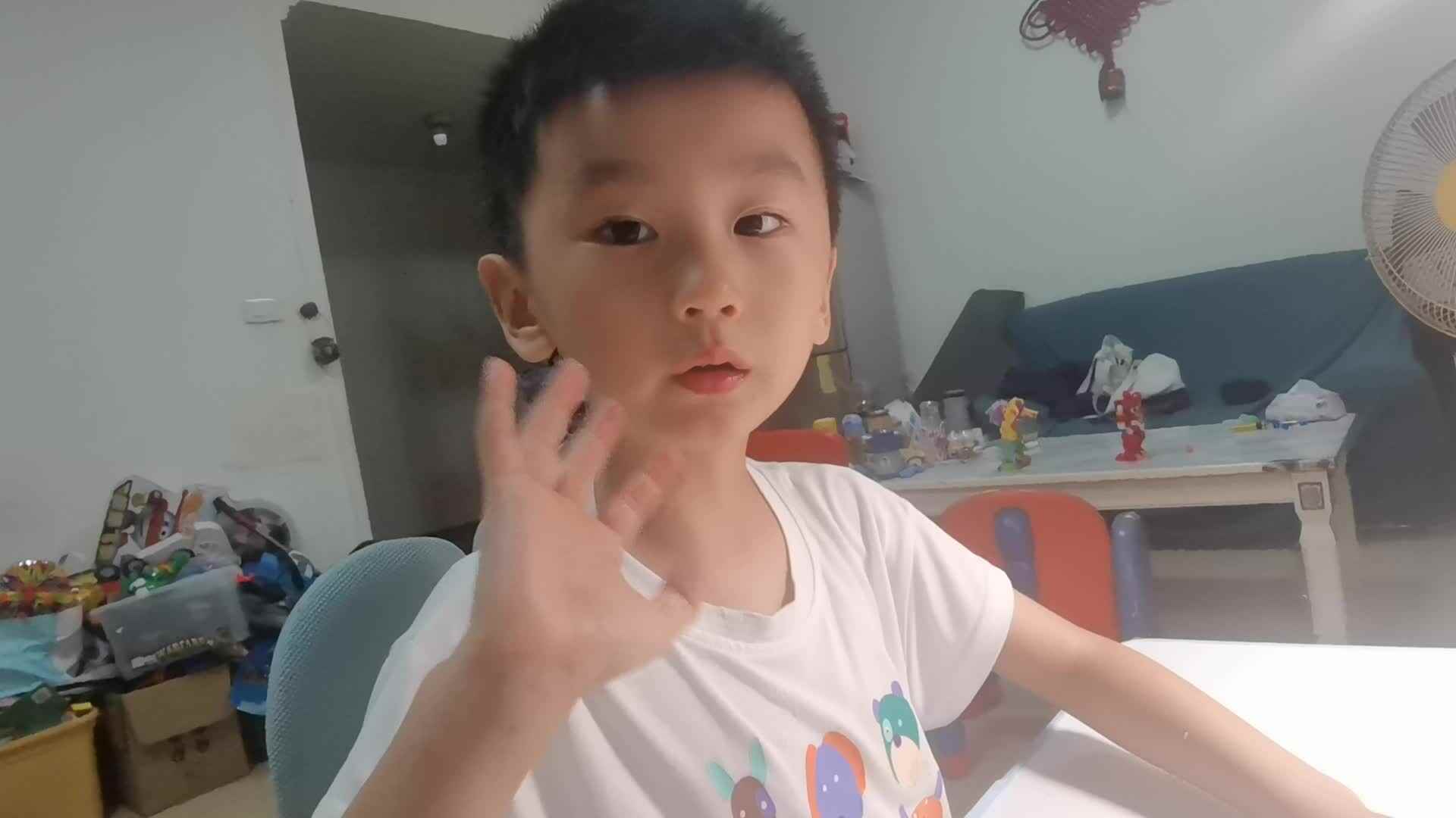 2023级B班刘梓浩闯关练习写数字.mp4