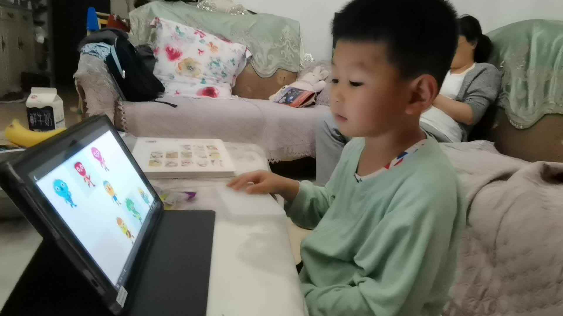 跟唱儿歌Walking Walking.mp4