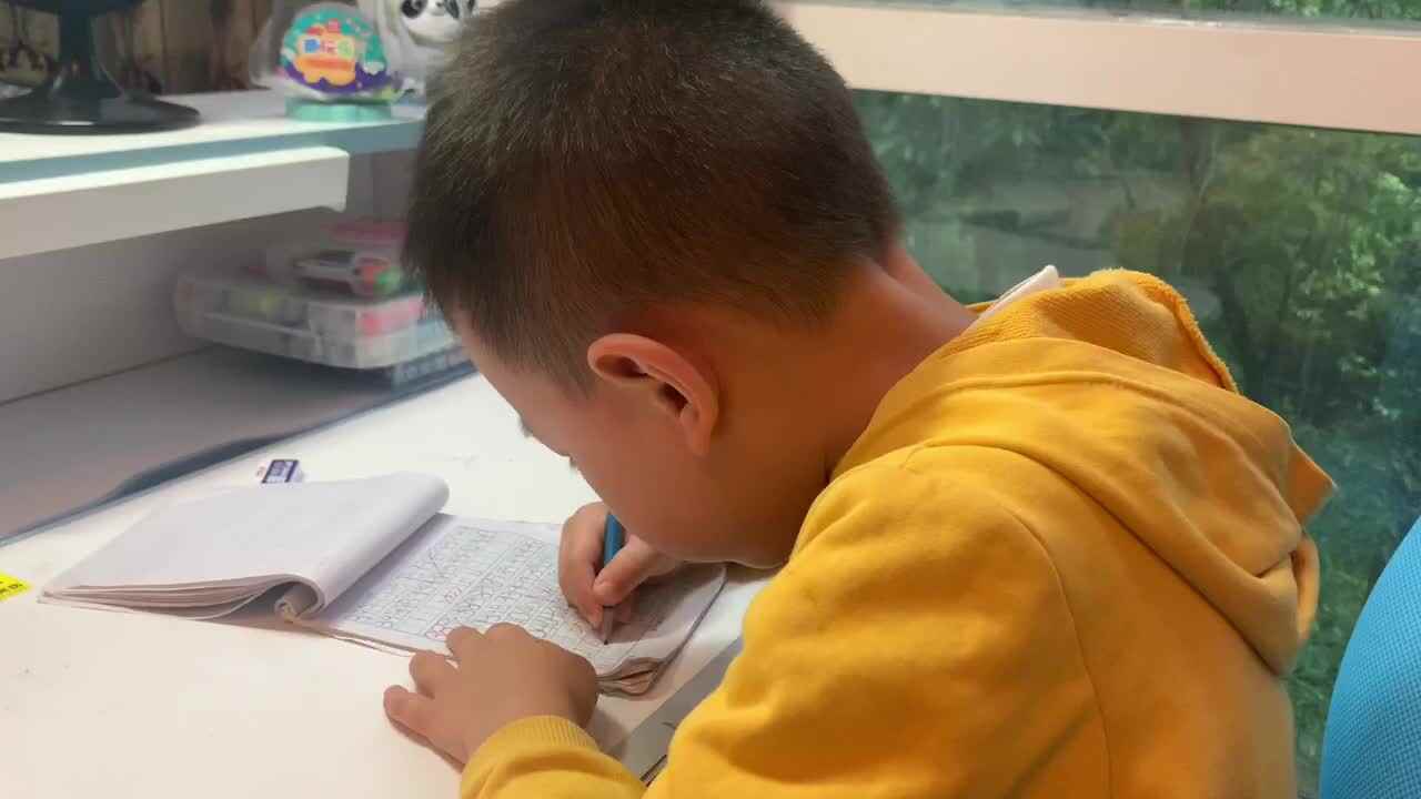 2023级大B班甘新叶20220517书写41➕儿歌冰箱