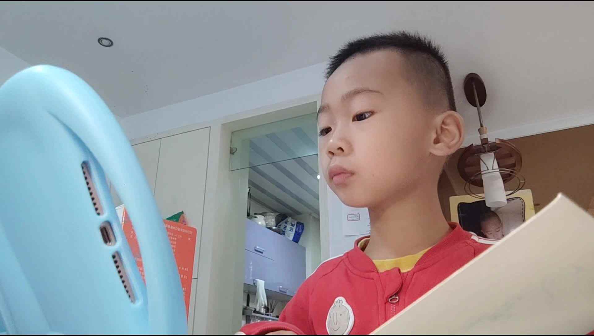 弹钢琴的小手