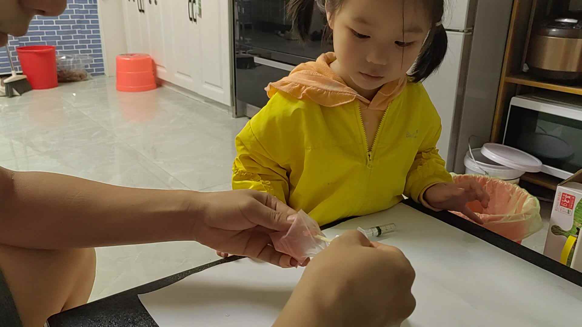 2022.5.17科学小实验《火山爆发》