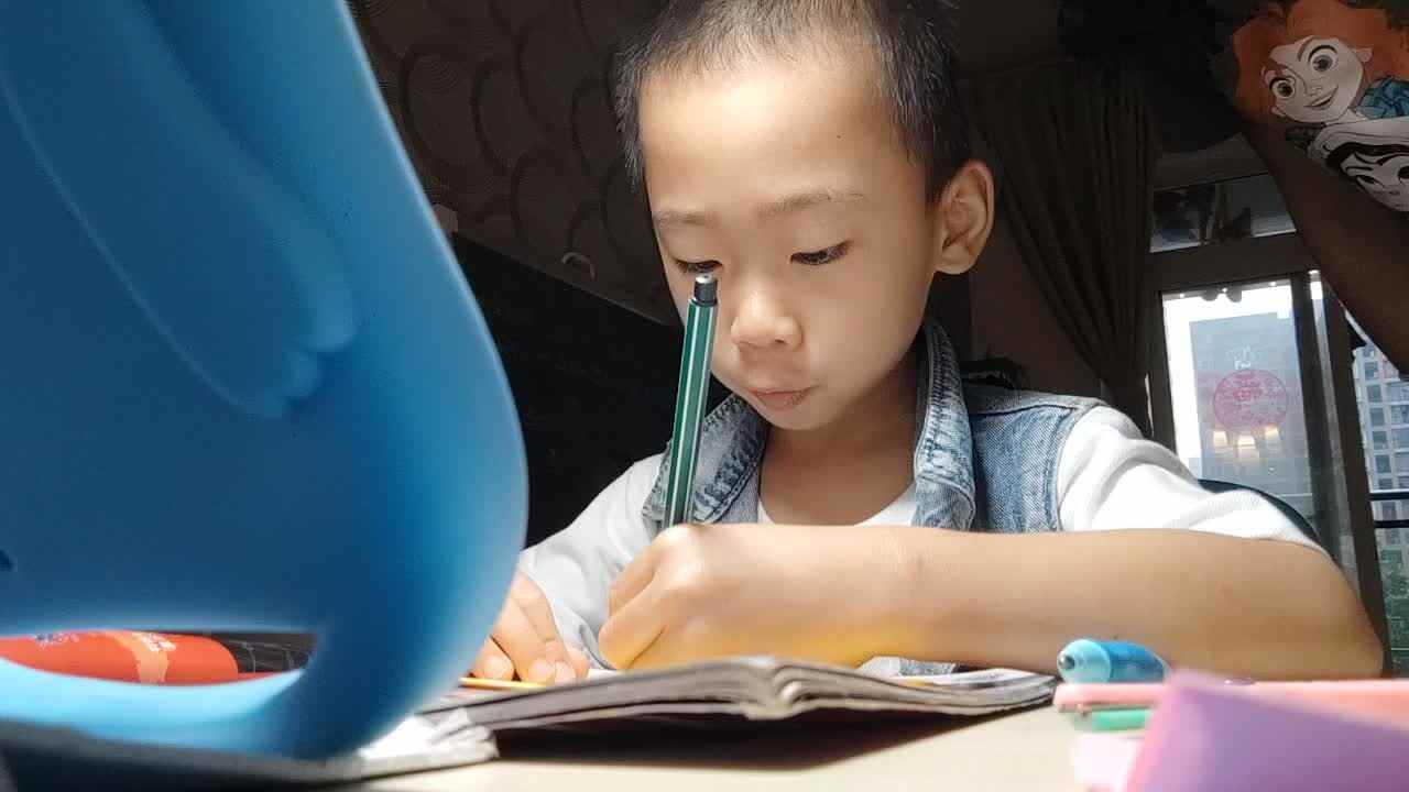 制作对称轴图形