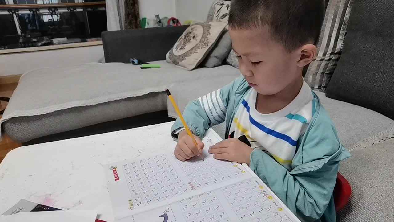 书写横折弯钩和横斜勾.mp4
