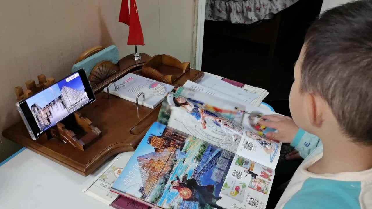 观看卢浮宫