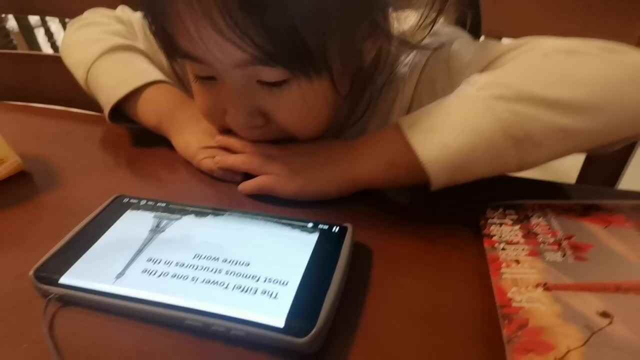 观看英文视频（Eiffel Tower）