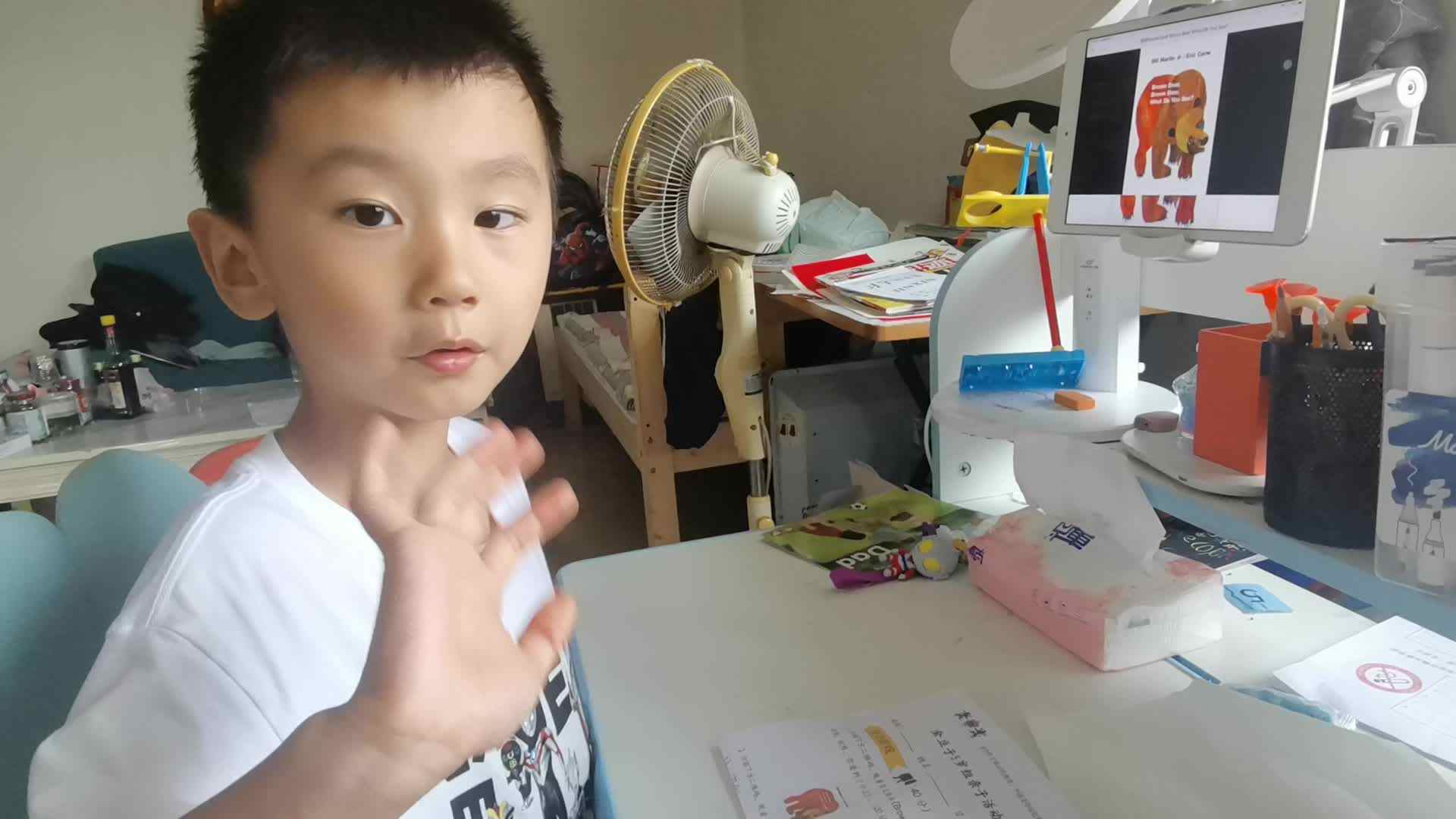 2023级B班刘梓浩闯关练习英文绘本.mp4