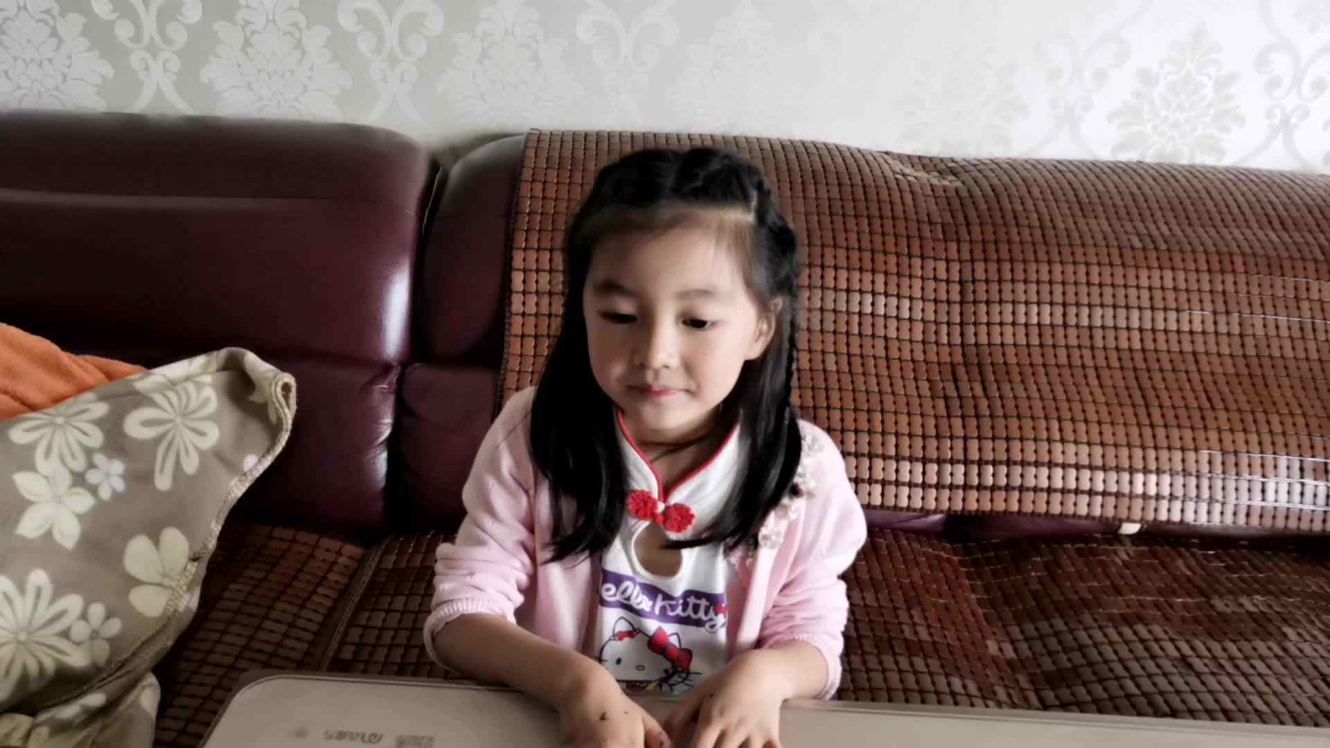 美工《弹钢琴的小手》