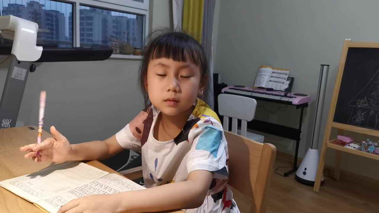 2023级B班徐瑾歆闯关练习20220614家里进小偷、数字58.59.mp4