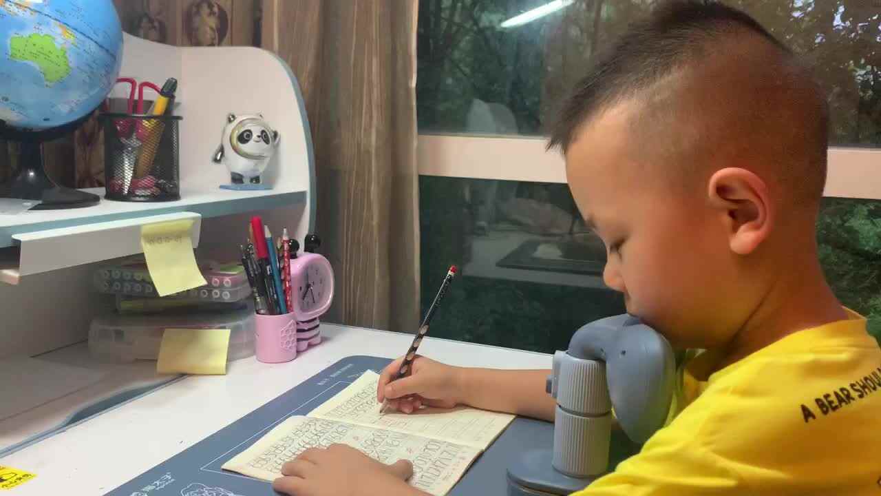 2023级大B班甘新叶20220623书写数字74，75