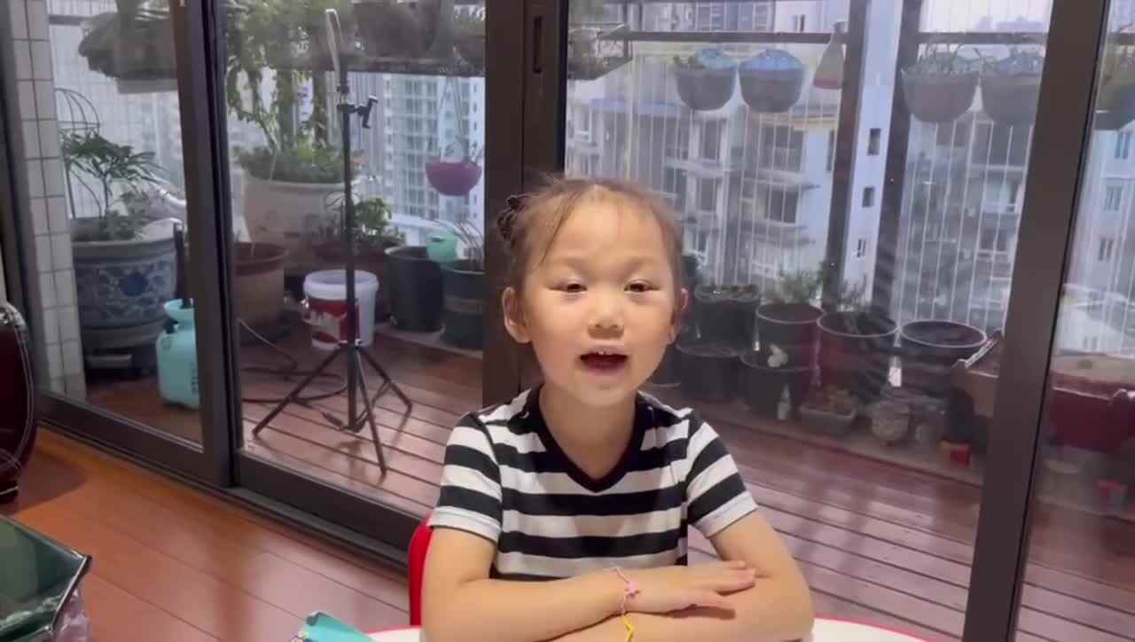 2023级大B班段舒婷20220624闯关练习写笔画：横折折钩、横折折撇.MOV