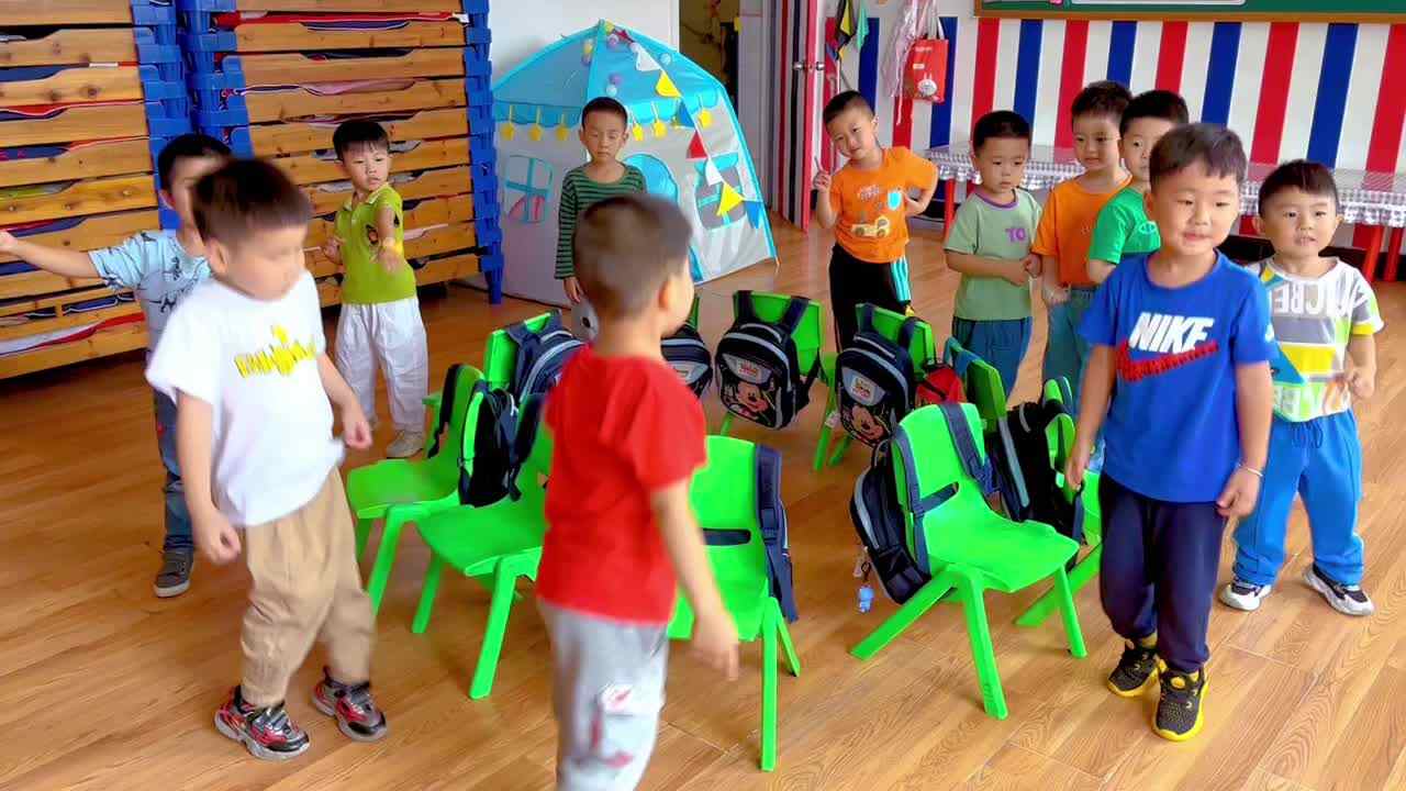 抢椅子游戏