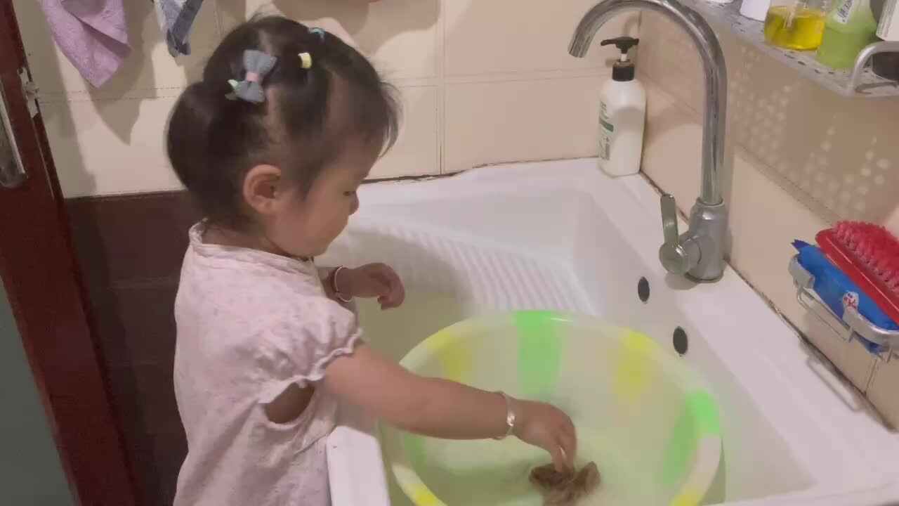 洗袜子