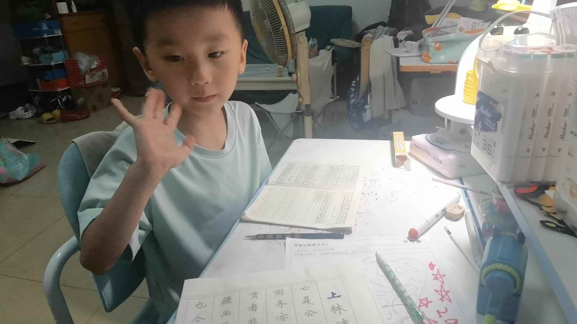 2023级B班刘梓浩闯关练习写数字.mp4