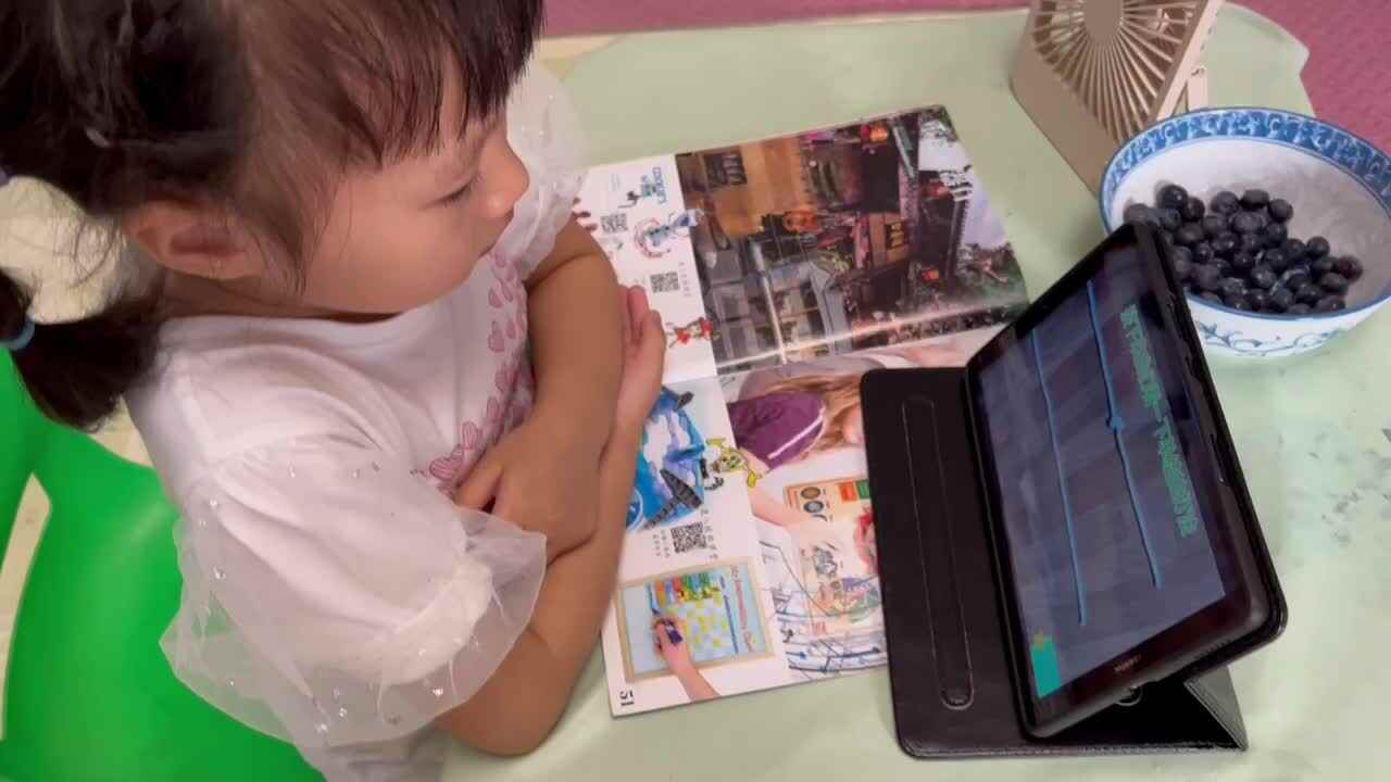 trim.CEC8ECEB-07AE-4B23-8640-FB3908626B2A6.MOV6月13日观看细绳结并动手操作