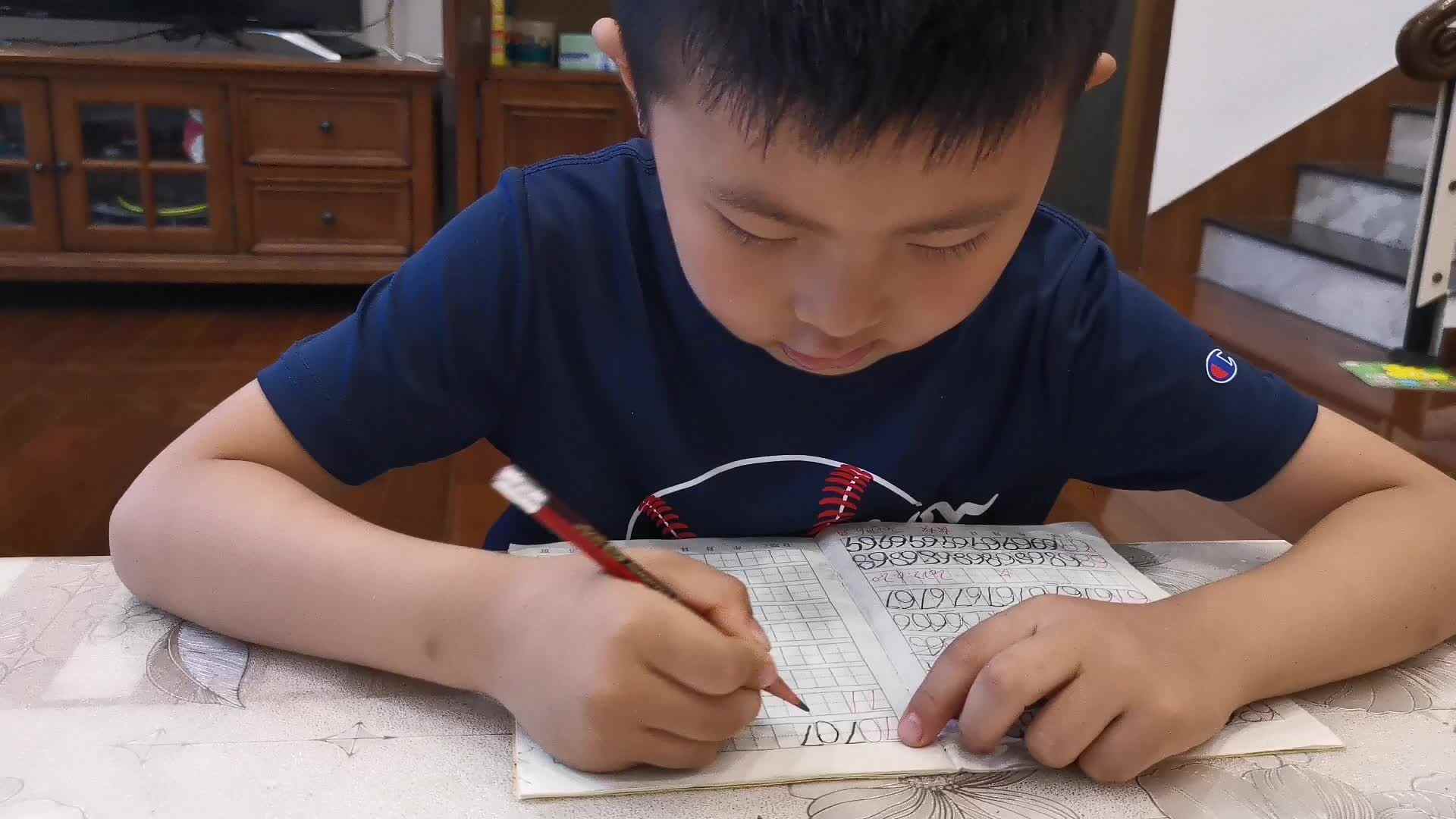 书写数字70、71.mp4