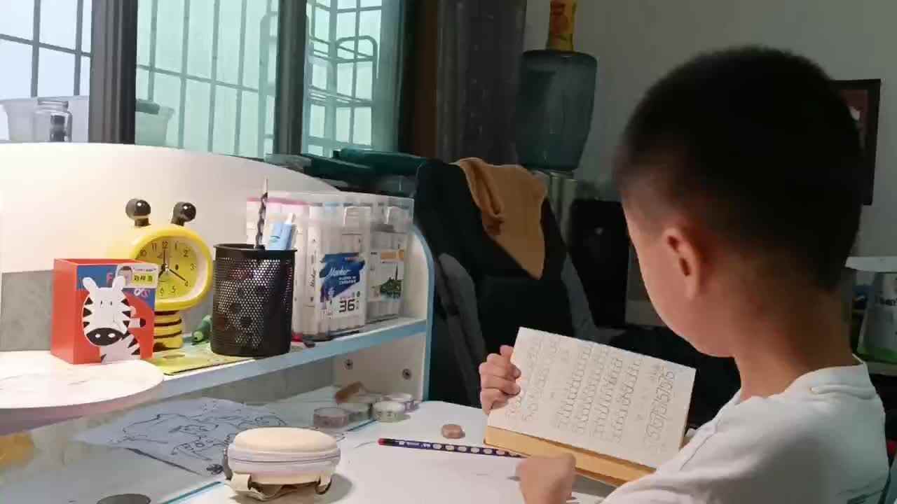 2023级B班刘梓浩闯关练习书写数字.mp4
