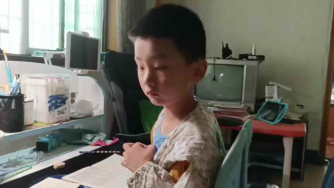 2023级B班刘梓浩闯关练习写数字.mp4