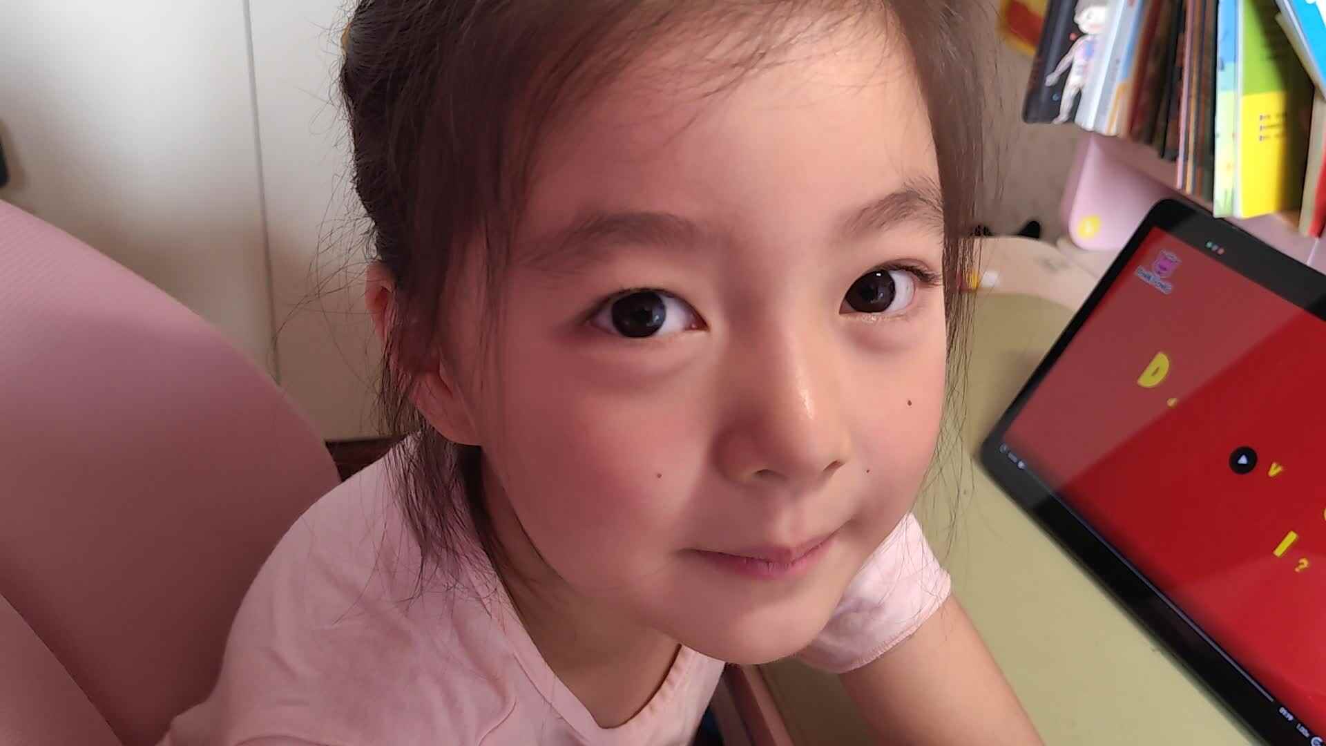跟唱英语儿歌《你看到我的尾巴了吗？》