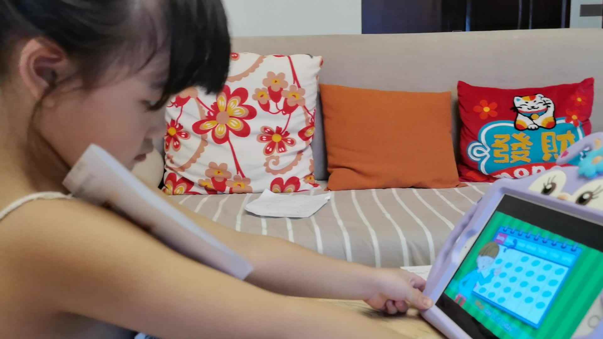 2022.7.3侯奕帆闯关练习英文儿歌《what day is it today》