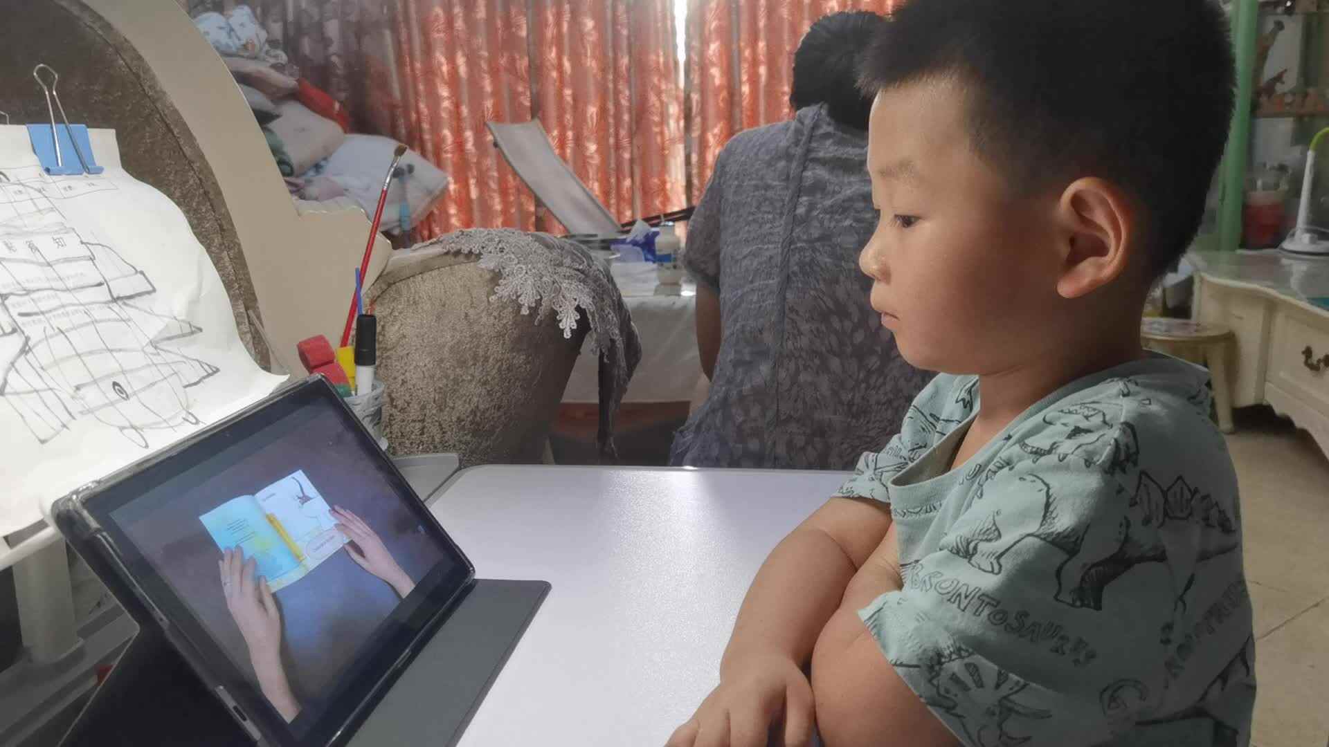观看绘本 Cookie’s Week.mp4.mp4