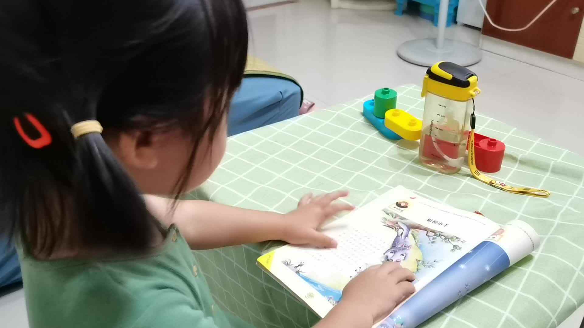 复述《狼和小羊》.mp4
