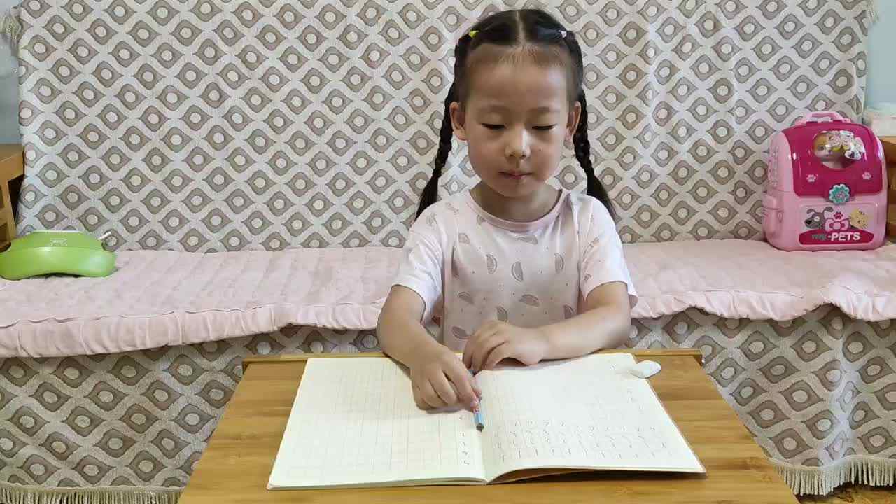2023级B班20220815杜岳宁闯关练习-⁣⁣书写笔画.mp4