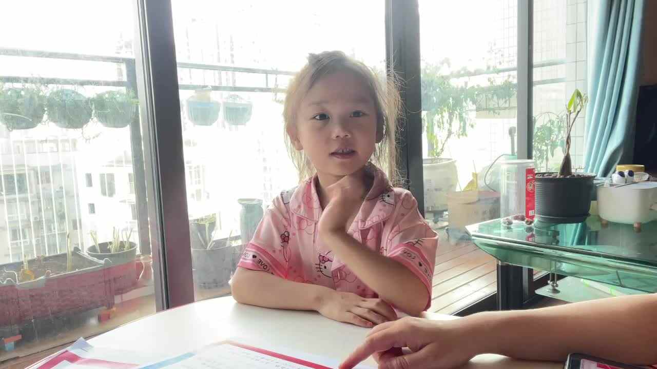 2023级大B班段舒婷20220808闯关练习成语笑话-还我的扫把啊.MOV