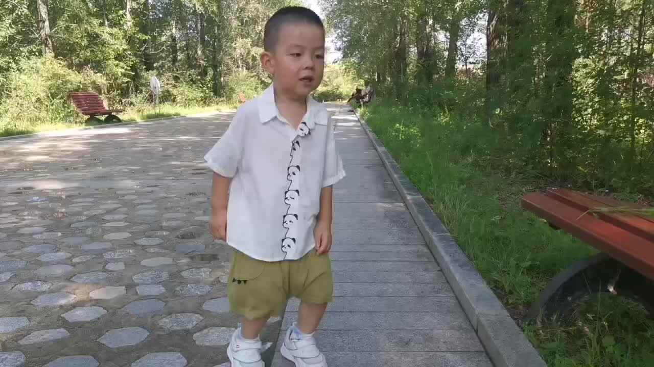 20220803小A班郭睿珩-暑假作业-day03-part1-原地起跳.mp4