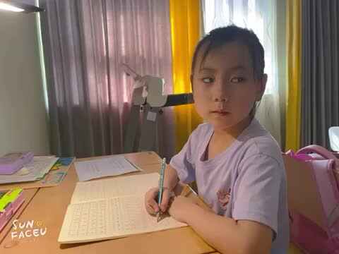 2023级B班徐瑾歆闯关练习20220817写笔画-横折弯钩.mp4