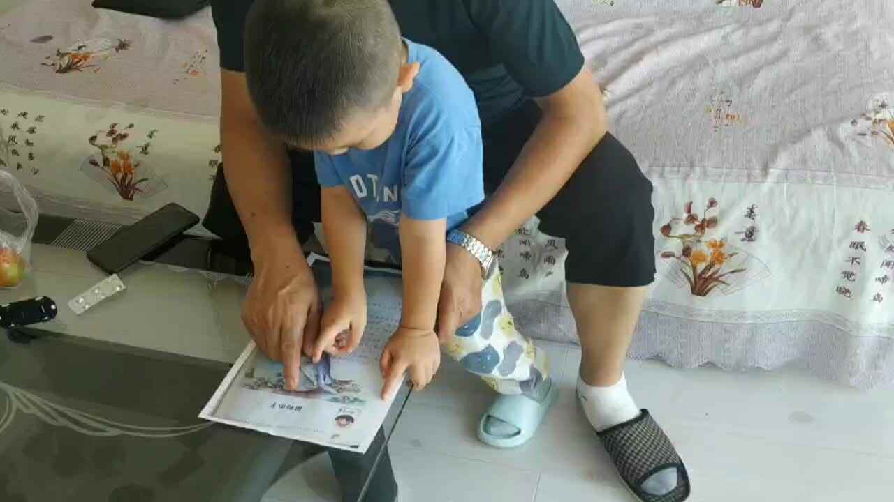 20220801小A班郭睿珩-暑假作业-day01-part1-指读狼和小羊.mp4