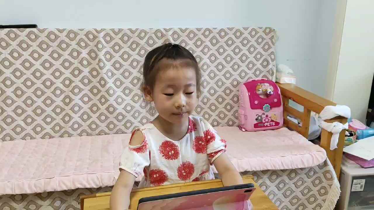2023级B班20220818杜岳宁闯练习-英语my face.mp4