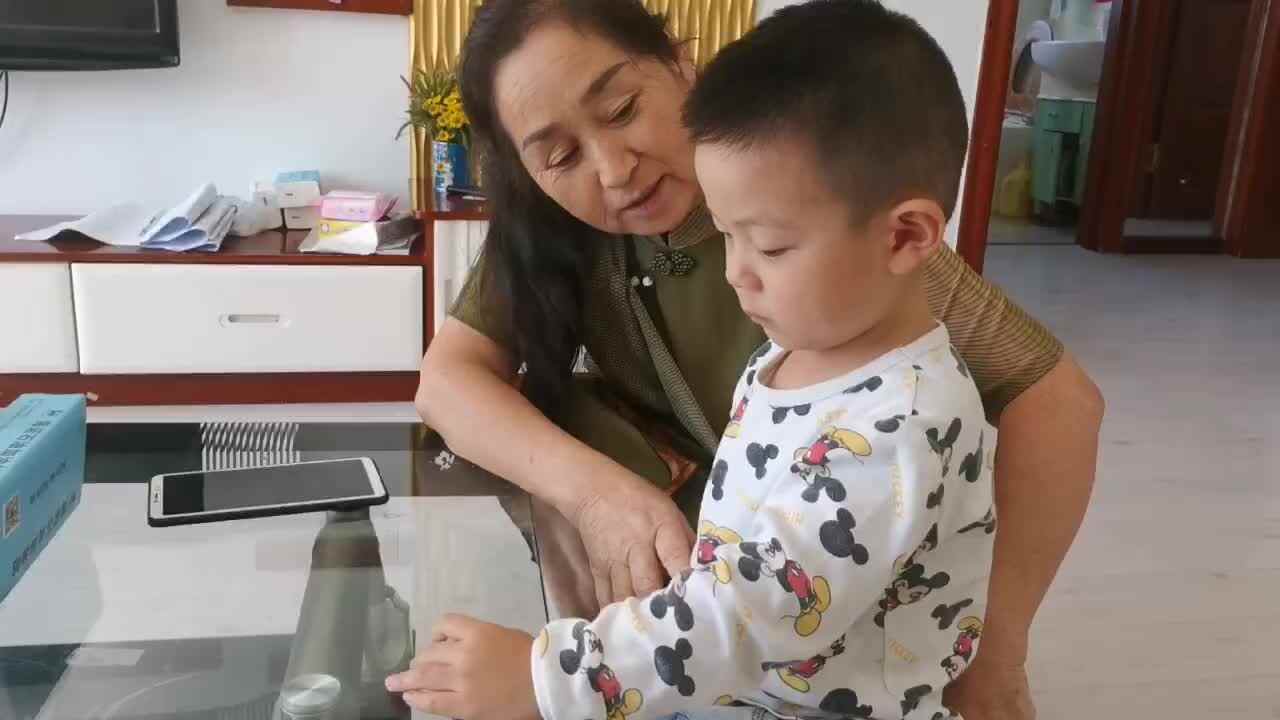 20220811小A班郭睿珩-暑假作业-day09-冰淇淋小姑娘为什么肚子疼.mp4