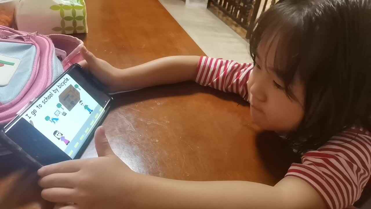 观看英文视频（How do you go to school？你怎么去上学？）9.25