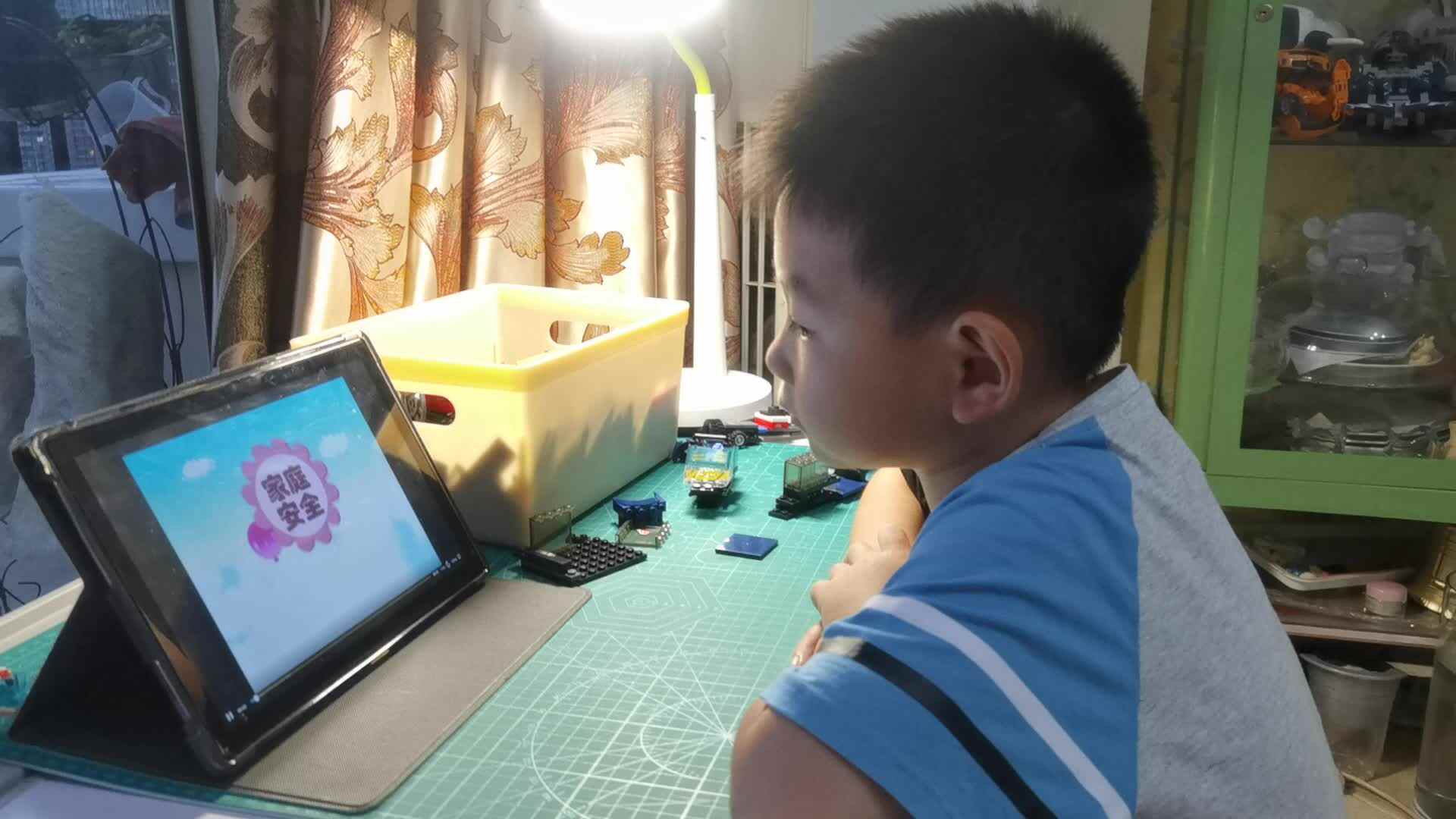 观看学习 进厨房安全
