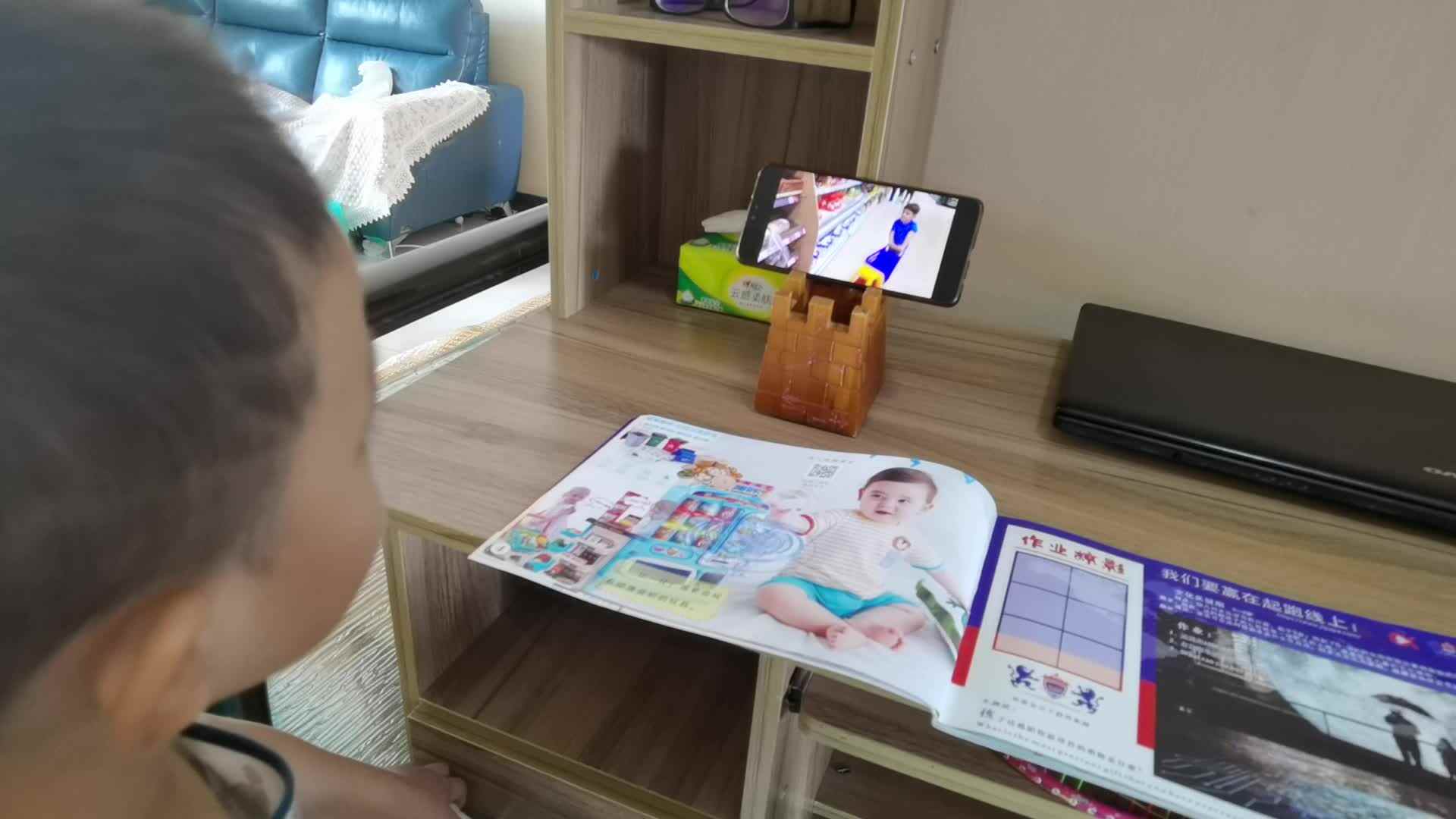 孩子去购物
