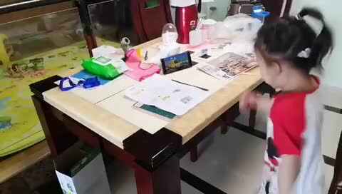 20220918陈彦兮闯关练习观看跟唱英文儿歌《公车上的车轮》