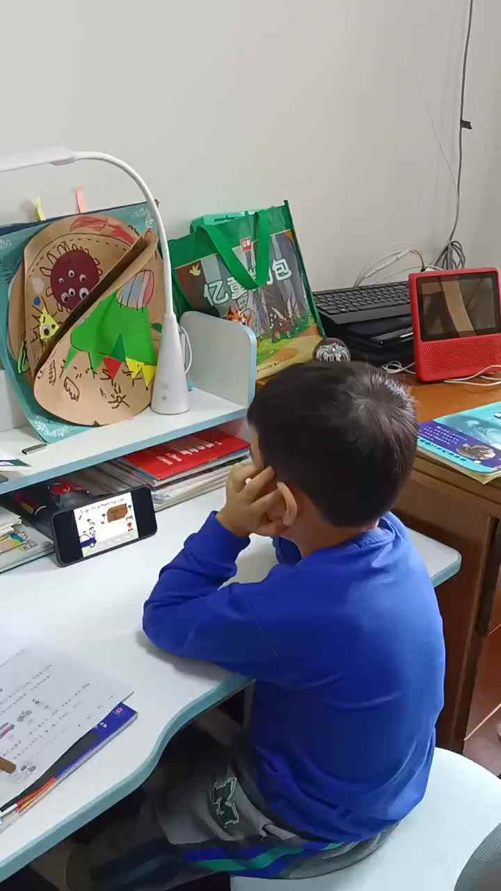 9月24日昌奕乐观看《How do you go to school ？》