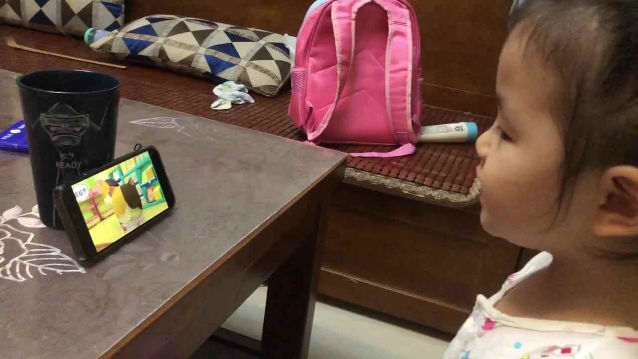 观看视频学唱（逛超市安全儿歌）