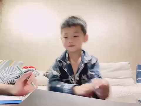 《月亮吃月饼》