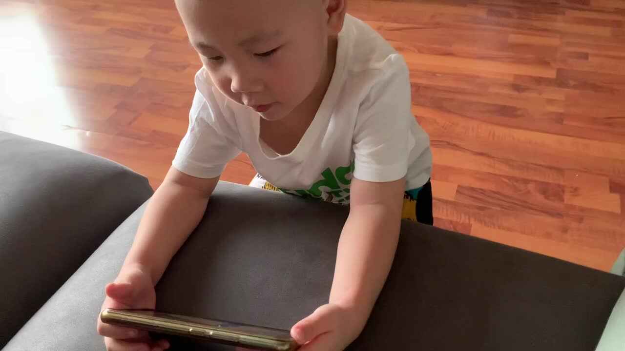 观看《kids doing Grocery Shopping 孩子去购物》