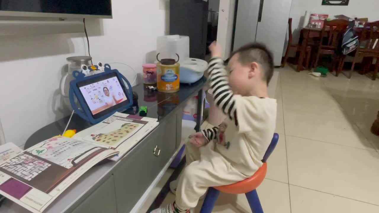 小A班钟昊彦 滑滑梯.MOV