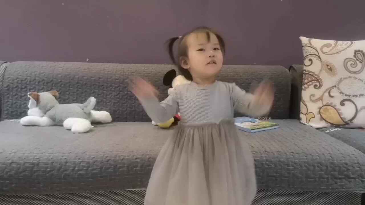 滑滑梯儿歌表演.mp4