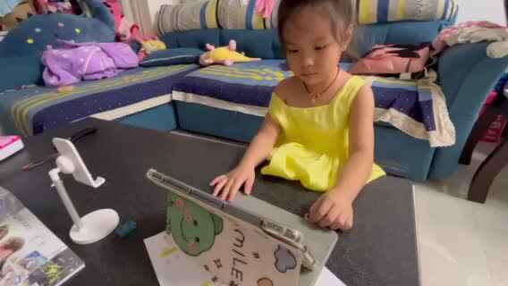 2022.9.18英语《The Wheel Is on the Bus公车上的车轮