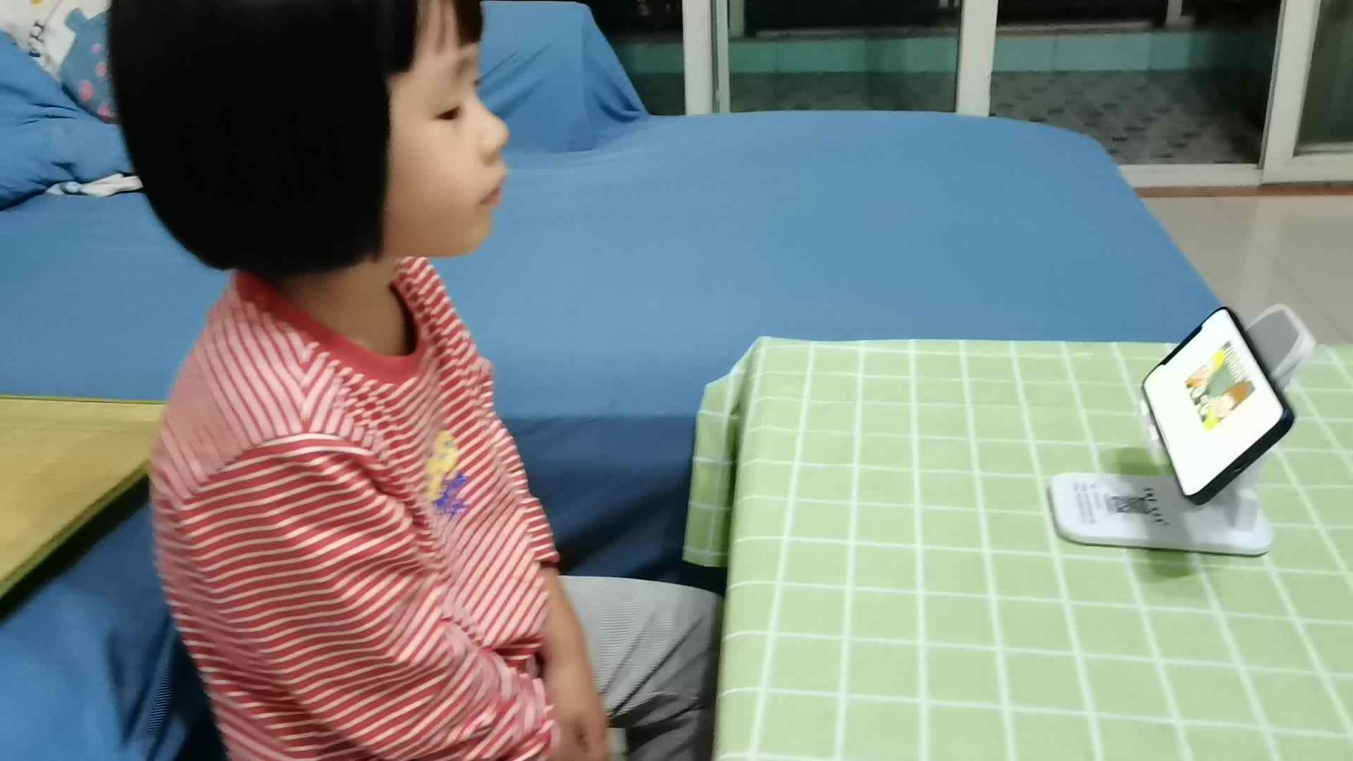 观看英文视频《Supermarket朗读示范》.mp4